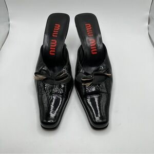 Miu Miu Patent Leather Bow Accents Mule
Y2K Size: 7.5 UK 37.5 patent leather